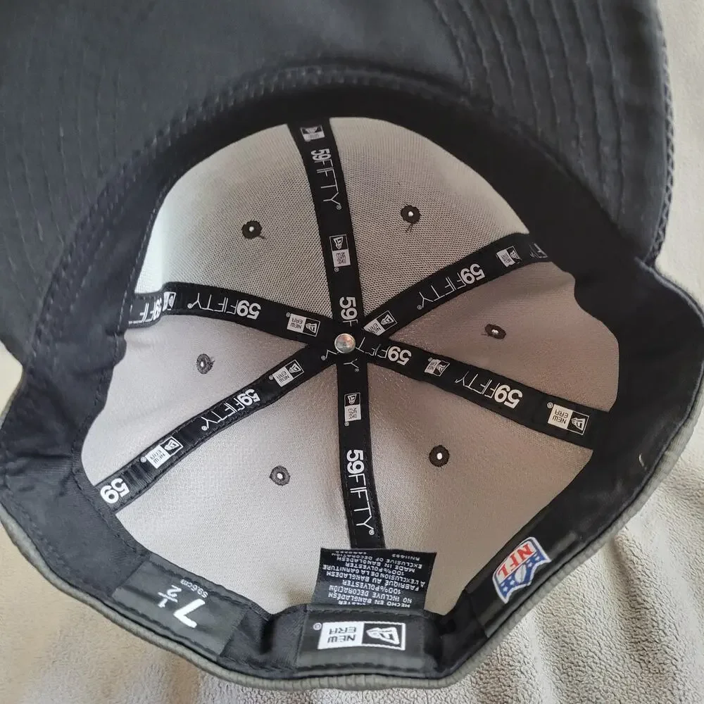 TAMPA BAY BUCCANEERS Hat Cap Fitted Gun Metal Gray Embroidered Logo Red NFL - Picture 7 of 8
